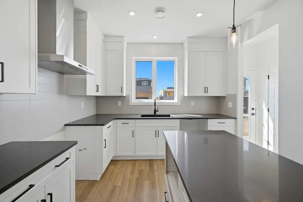 8557 Huxbury Drive Calgary AB T2A 4Y1