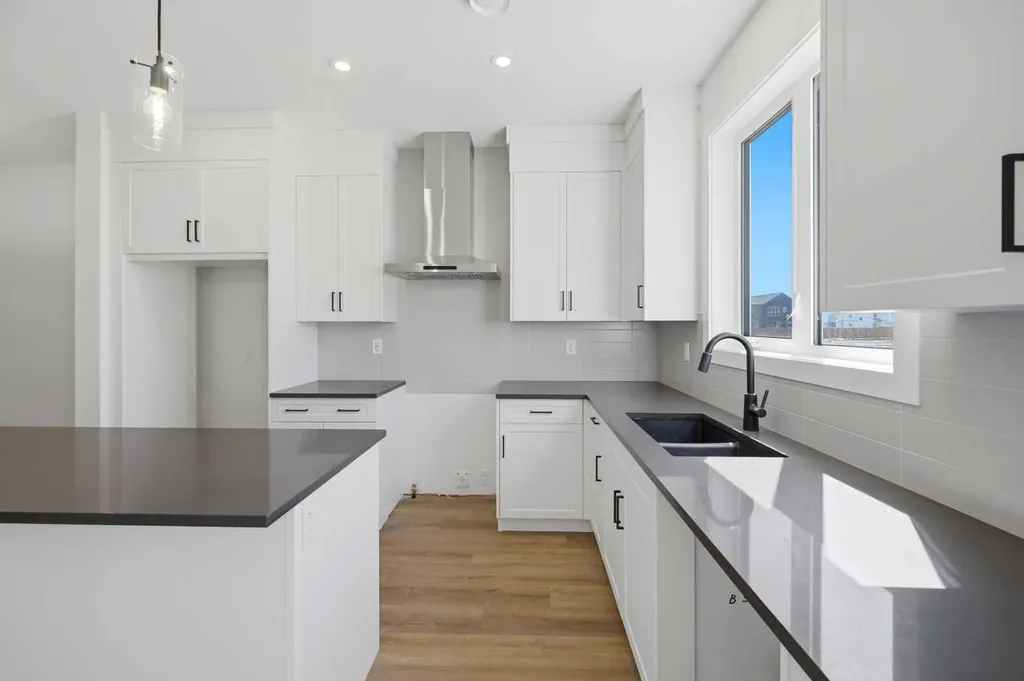 8557 Huxbury Drive Calgary AB T2A 4Y1