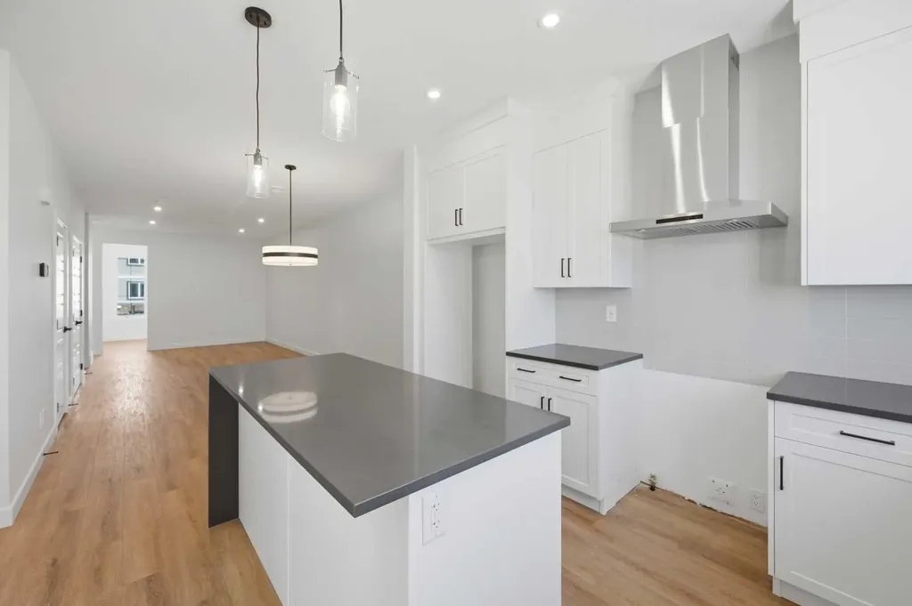 8557 Huxbury Drive Calgary AB T2A 4Y1