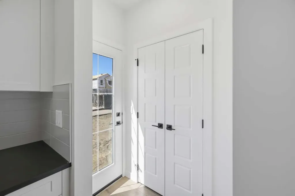 8557 Huxbury Drive Calgary AB T2A 4Y1