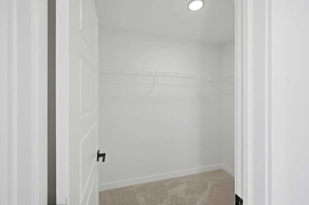 8557 Huxbury Drive Calgary AB T2A 4Y1
