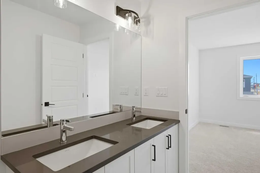 8557 Huxbury Drive Calgary AB T2A 4Y1