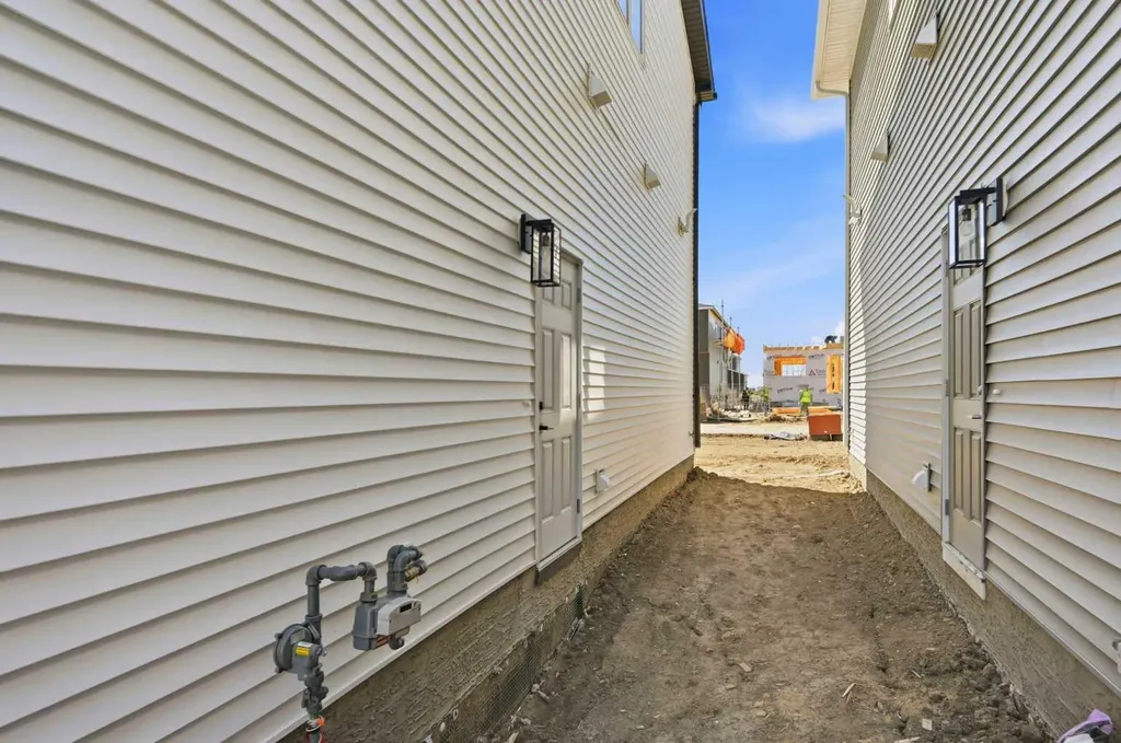 8557 Huxbury Drive Calgary AB T2A 4Y1
