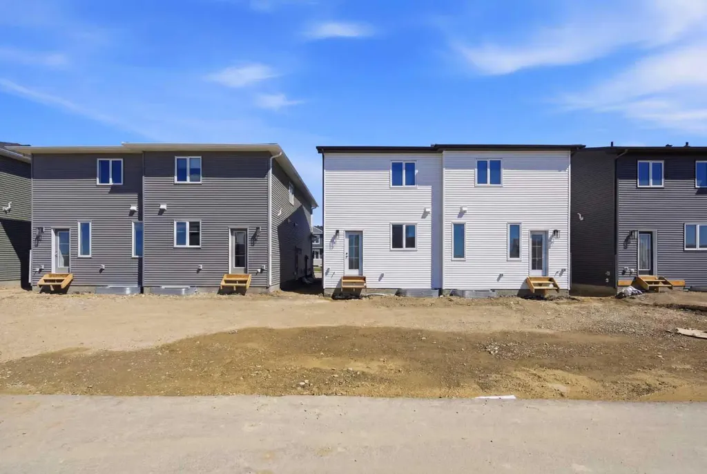 8557 Huxbury Drive Calgary AB T2A 4Y1