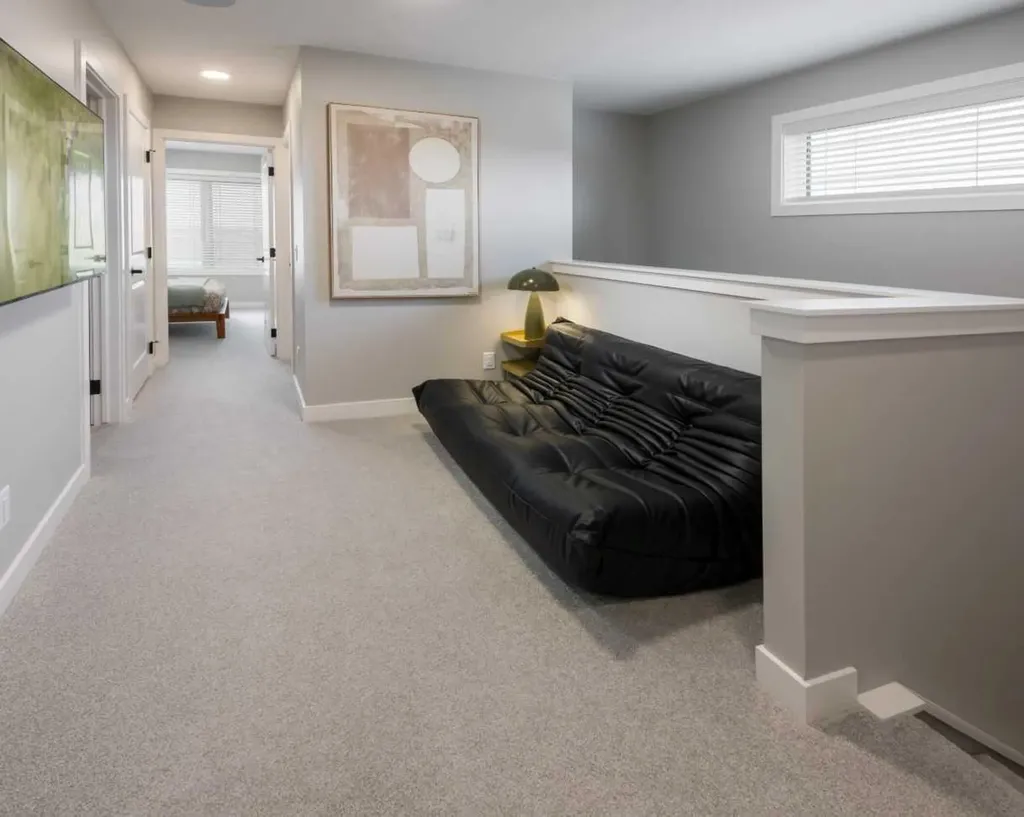 8557 Huxbury Drive Calgary AB T2A 4Y1