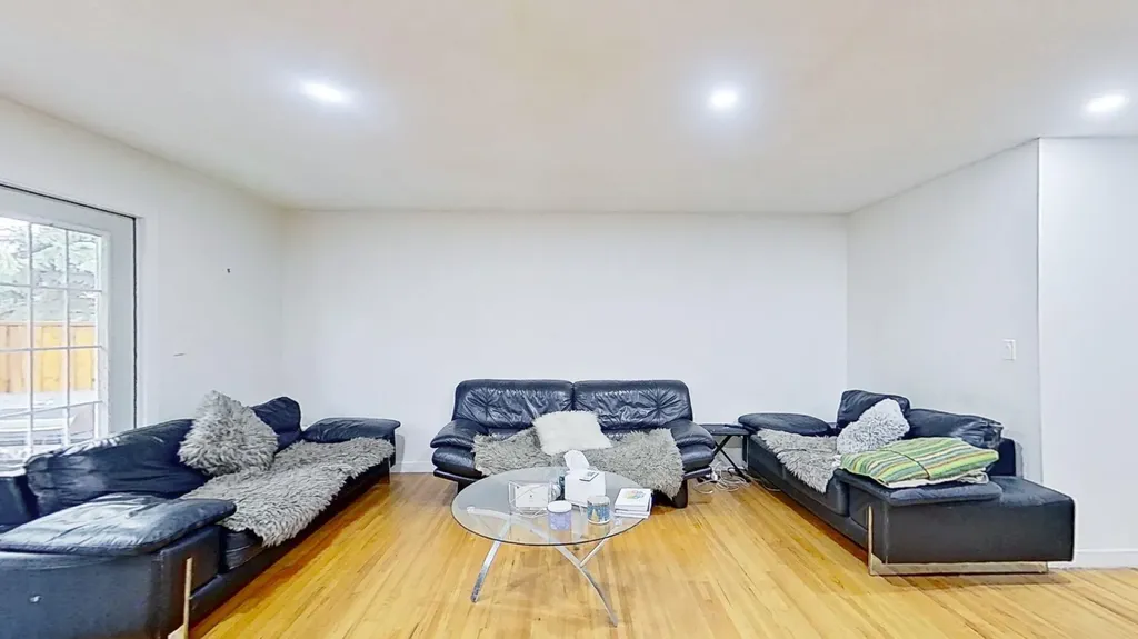 1305 Glenmore Trail Calgary AB T2V4Y8