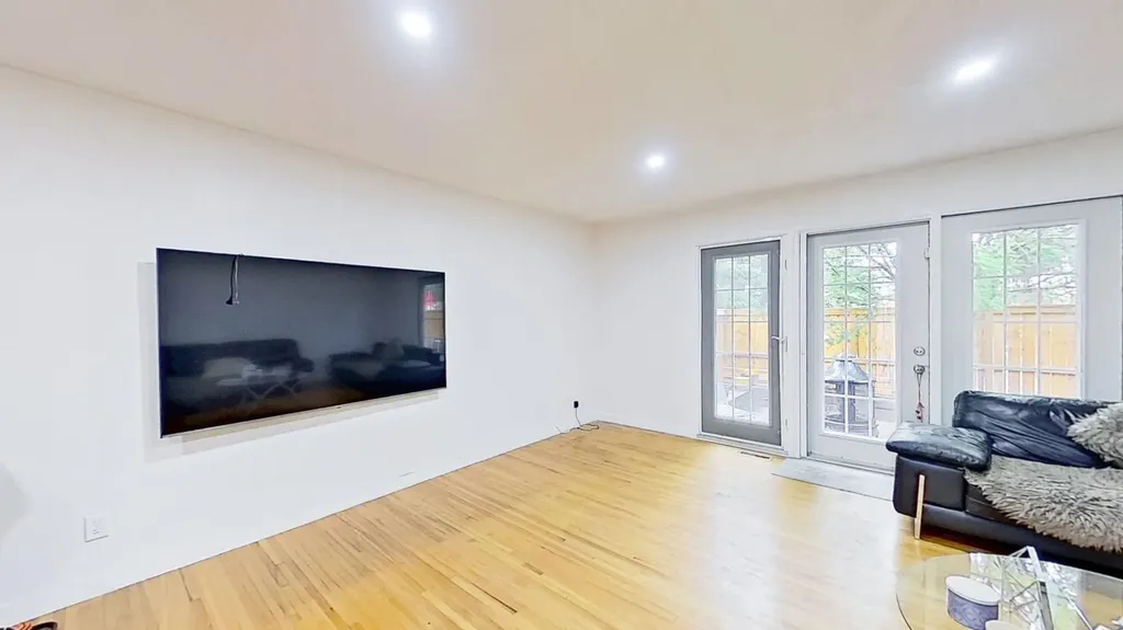 1305 Glenmore Trail Calgary AB T2V4Y8