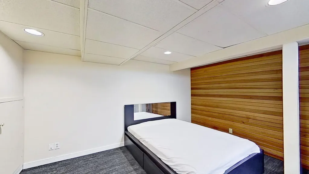 1305 Glenmore Trail Calgary AB T2V4Y8
