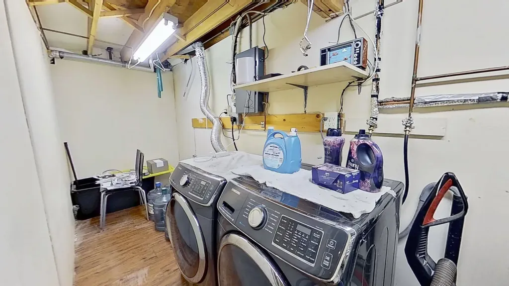 1305 Glenmore Trail Calgary AB T2V4Y8
