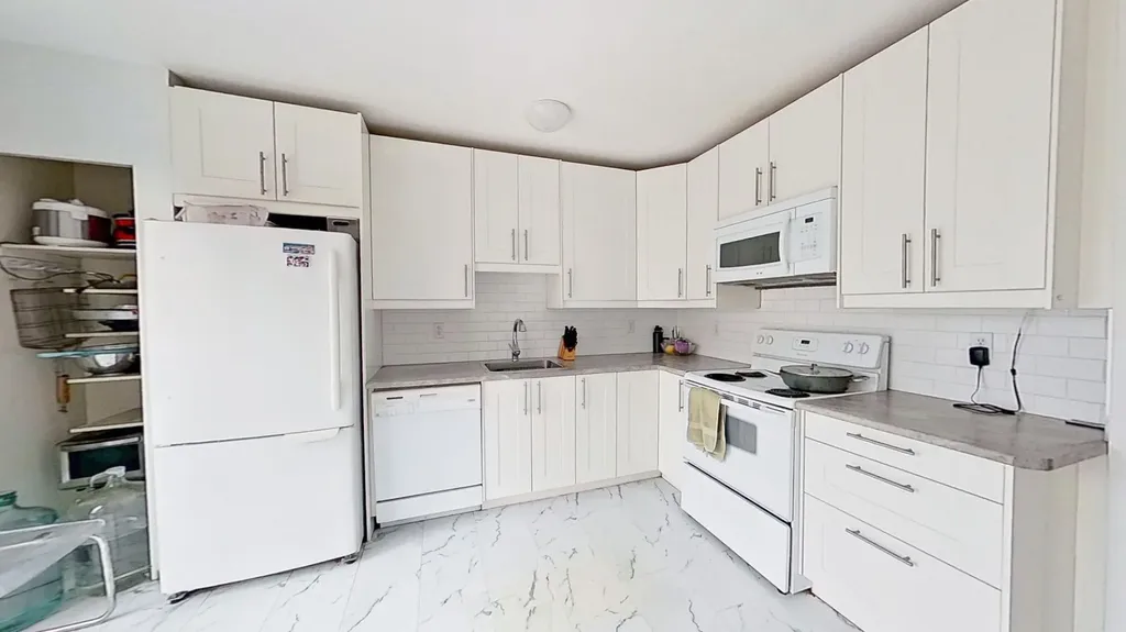 1305 Glenmore Trail Calgary AB T2V4Y8