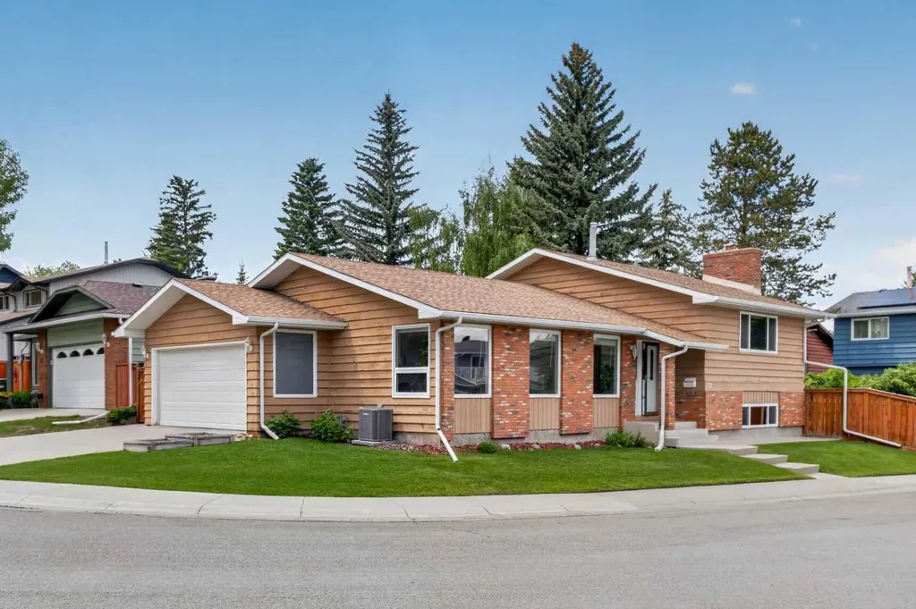 19 Deercrest Way SE Calgary AB T2J 5W3