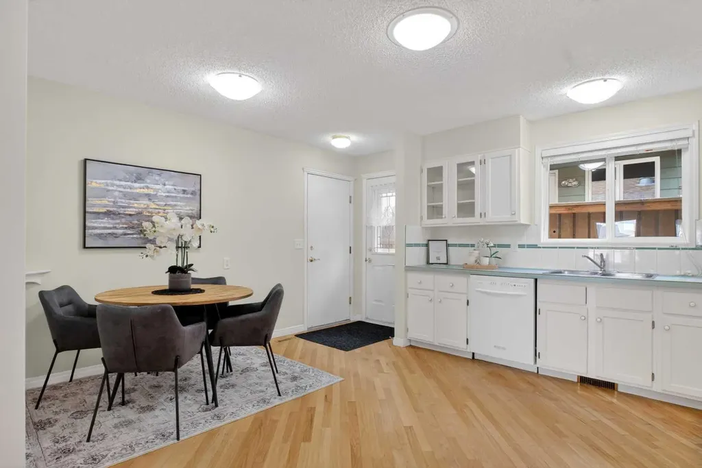 19 Deercrest Way SE Calgary AB T2J 5W3
