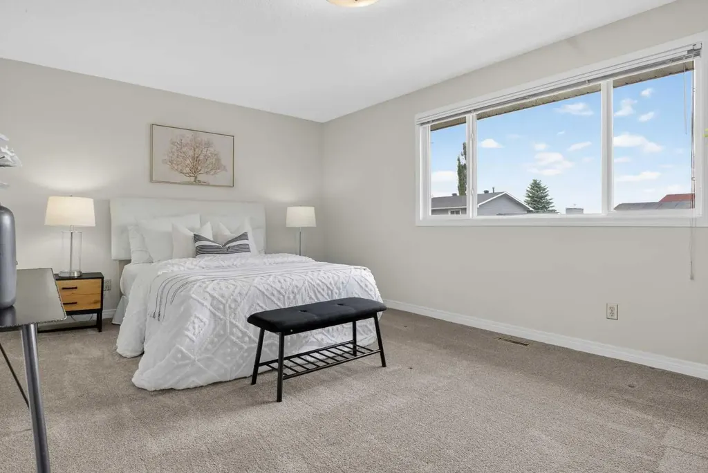 19 Deercrest Way SE Calgary AB T2J 5W3