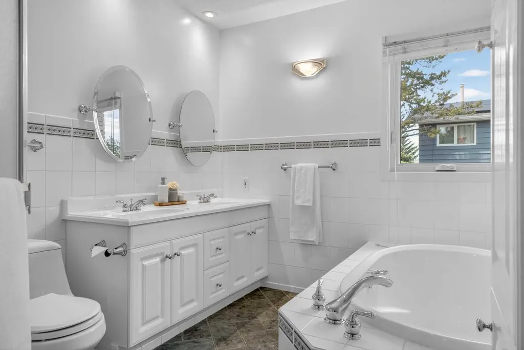 19 Deercrest Way SE Calgary AB T2J 5W3