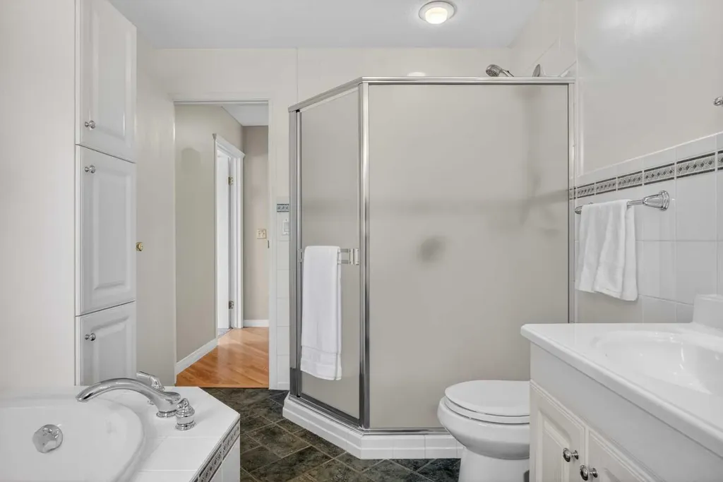 19 Deercrest Way SE Calgary AB T2J 5W3