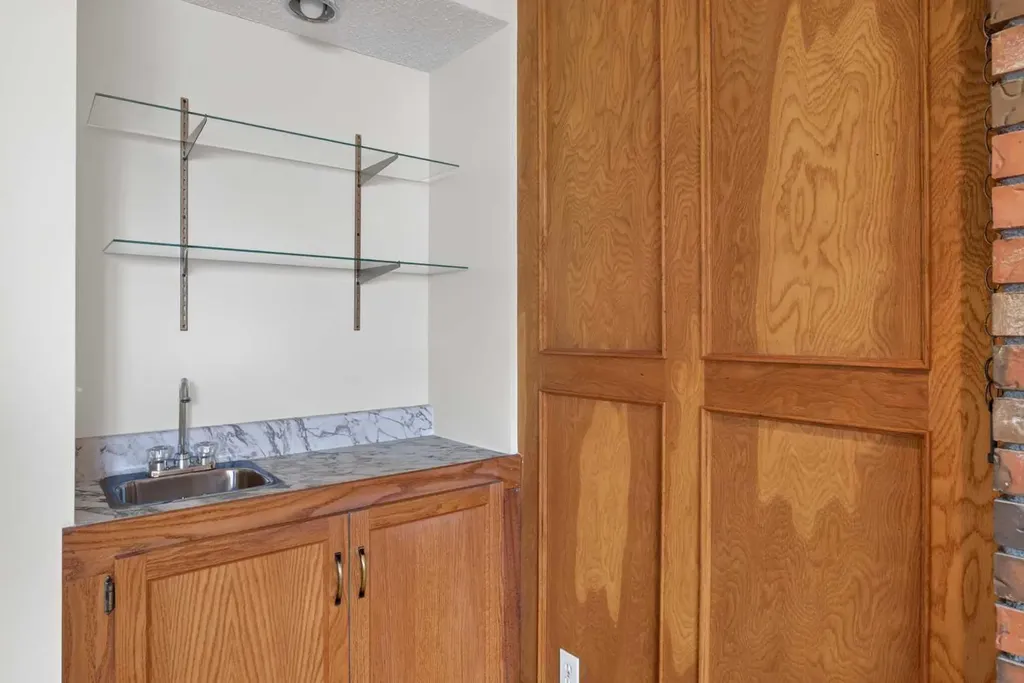 19 Deercrest Way SE Calgary AB T2J 5W3