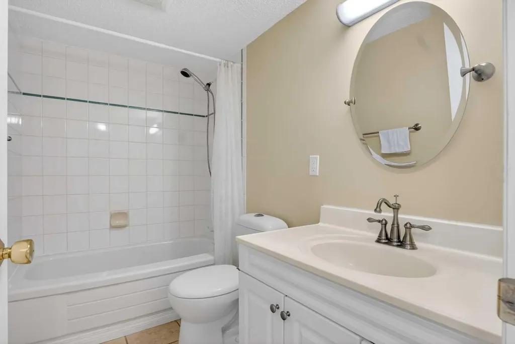 19 Deercrest Way SE Calgary AB T2J 5W3