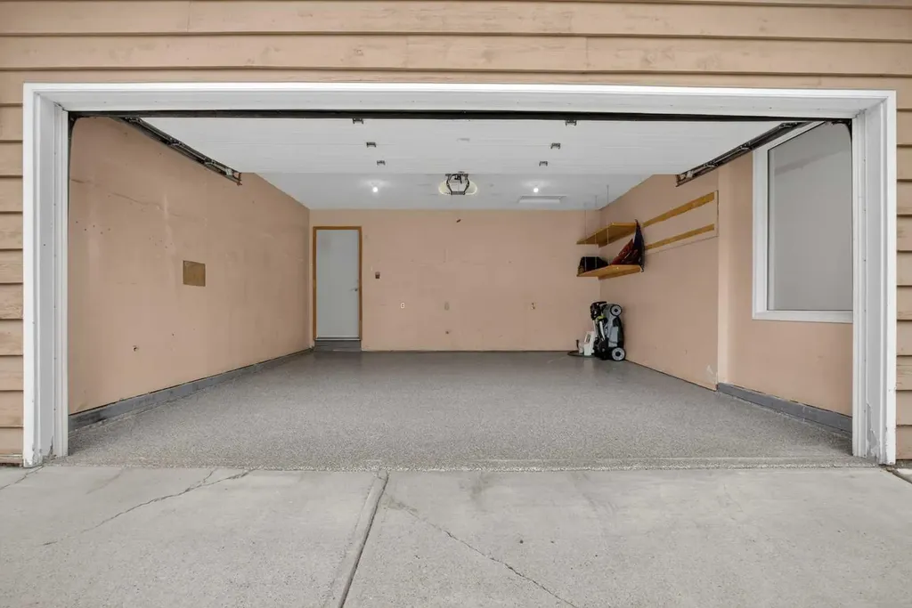 19 Deercrest Way SE Calgary AB T2J 5W3