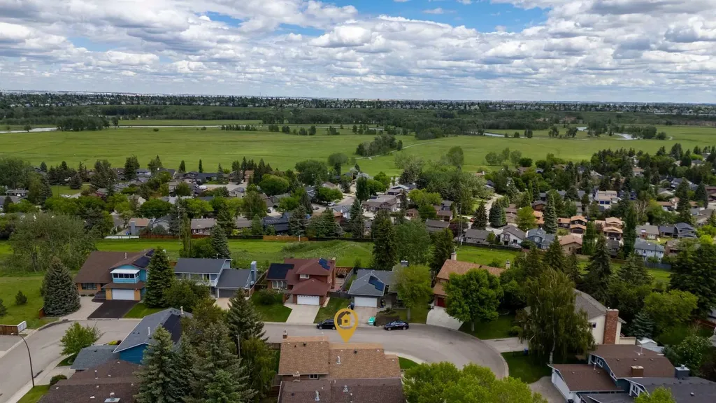19 Deercrest Way SE Calgary AB T2J 5W3