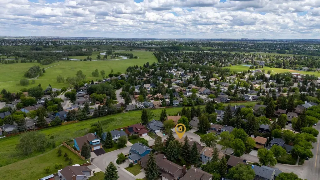 19 Deercrest Way SE Calgary AB T2J 5W3