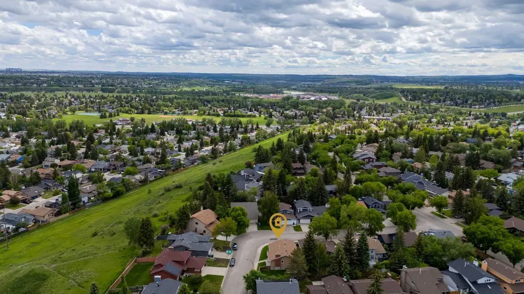 19 Deercrest Way SE Calgary AB T2J 5W3