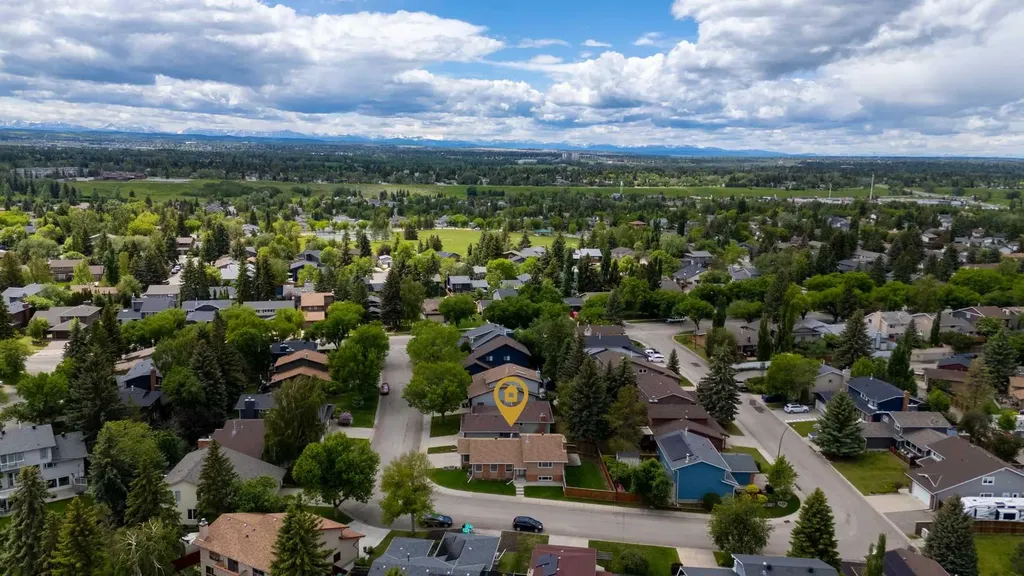 19 Deercrest Way SE Calgary AB T2J 5W3