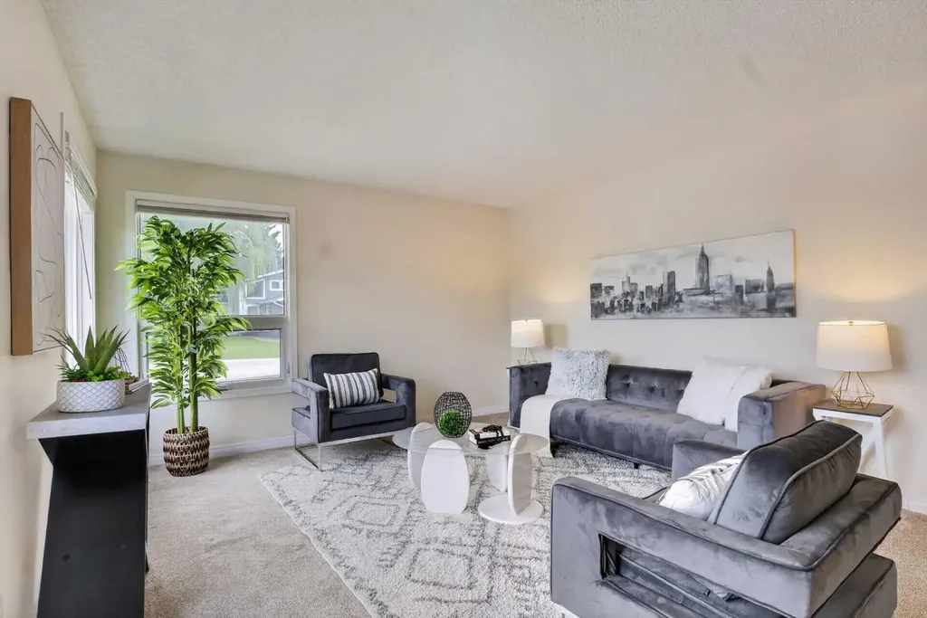 19 Deercrest Way SE Calgary AB T2J 5W3