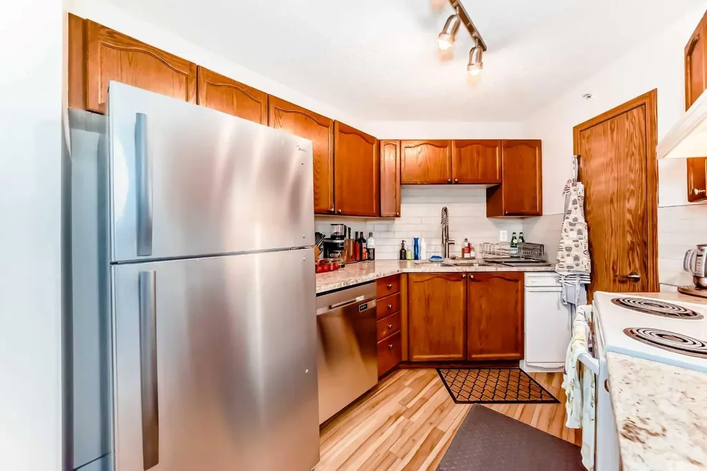 7 Somervale View SW Calgary AB T2Y 4A9