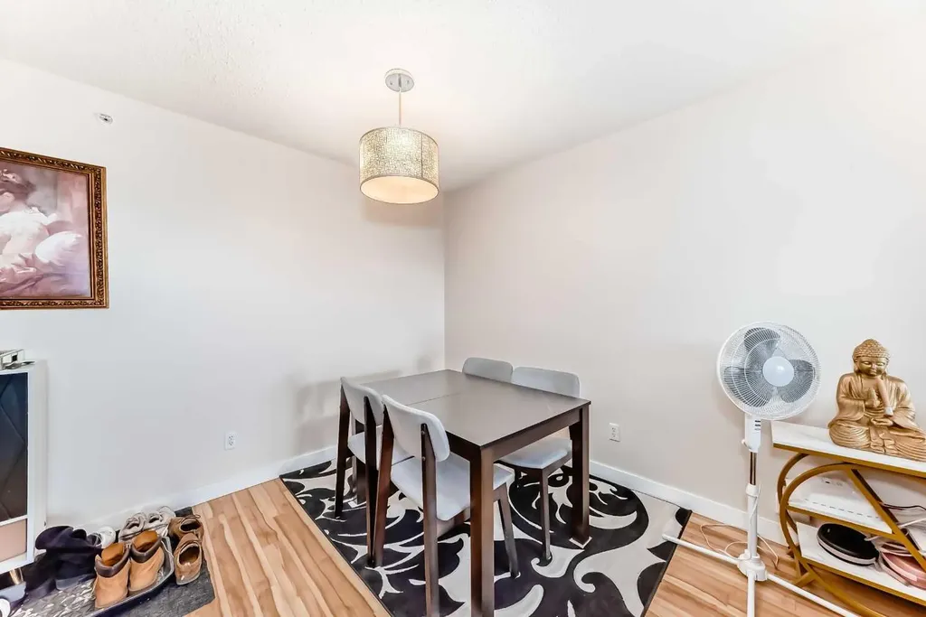 7 Somervale View SW Calgary AB T2Y 4A9