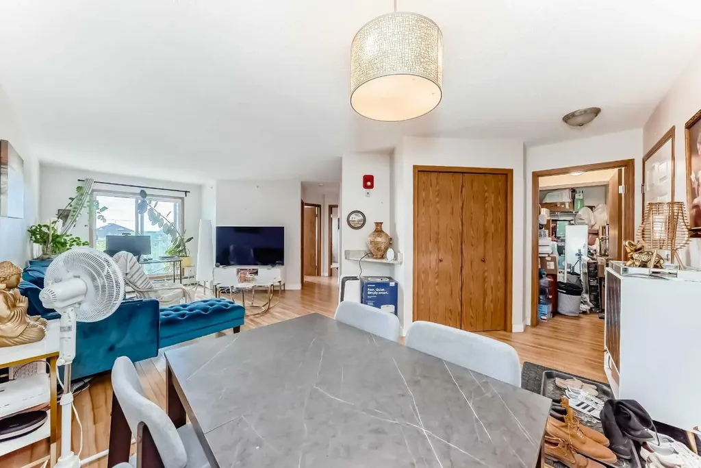 7 Somervale View SW Calgary AB T2Y 4A9