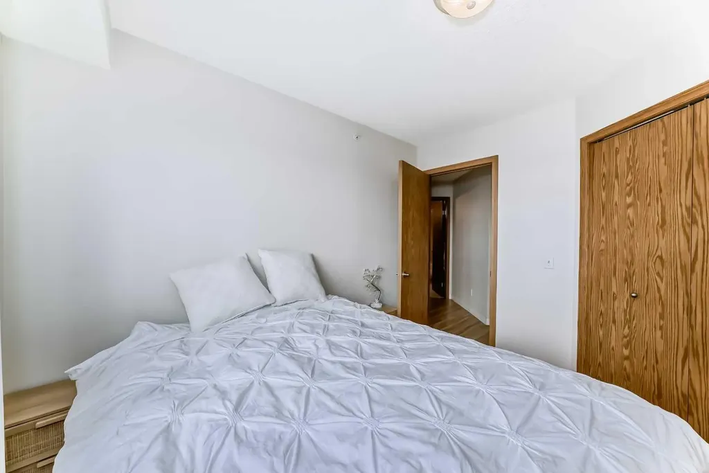 7 Somervale View SW Calgary AB T2Y 4A9