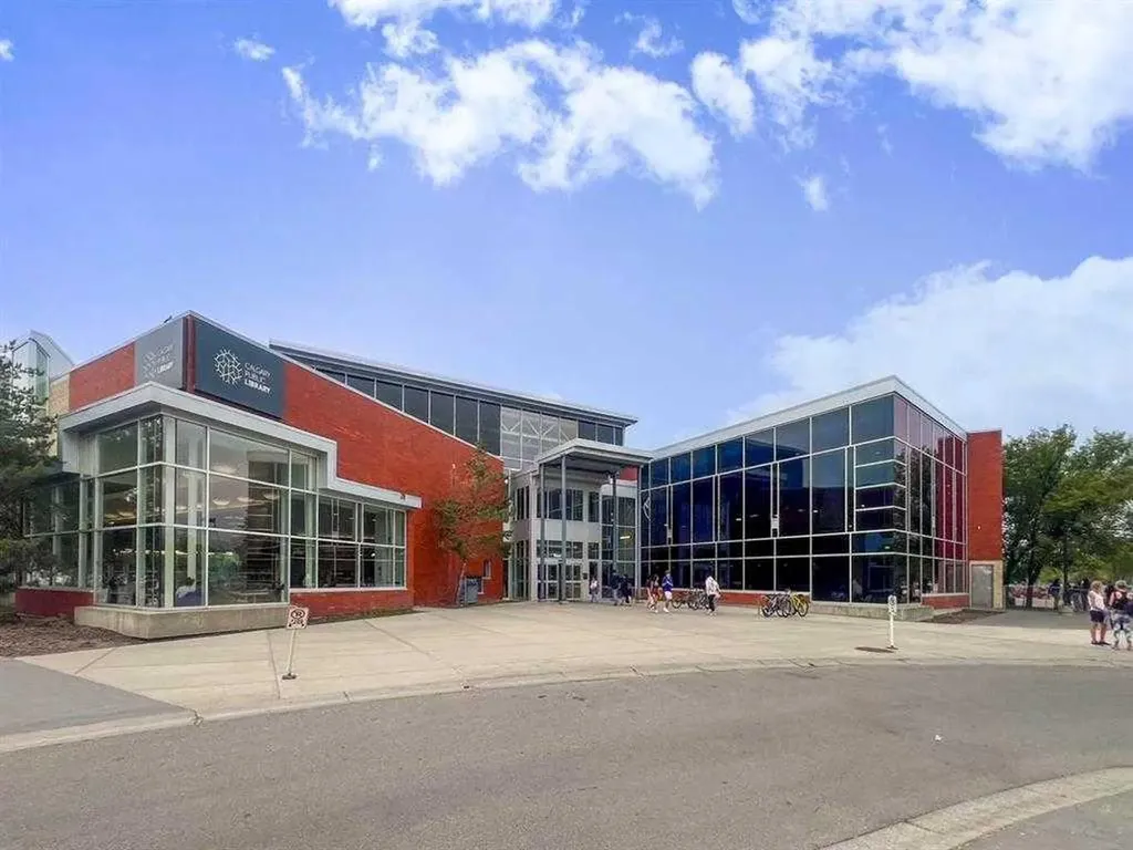7 Somervale View SW Calgary AB T2Y 4A9