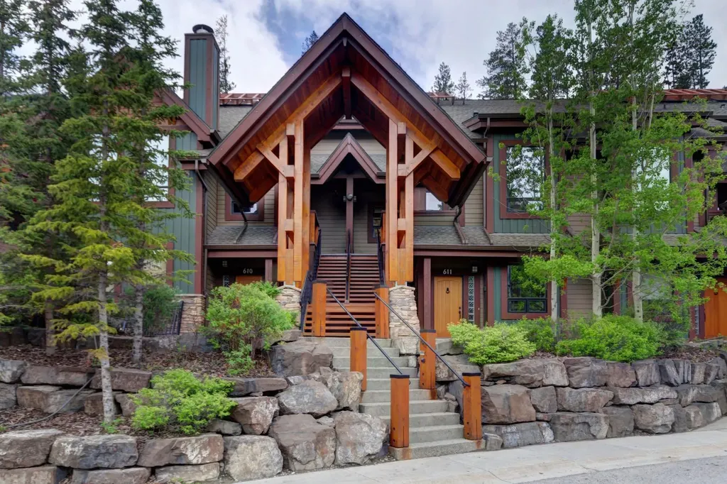 107 Armstrong Place Canmore AB T1W 0A5