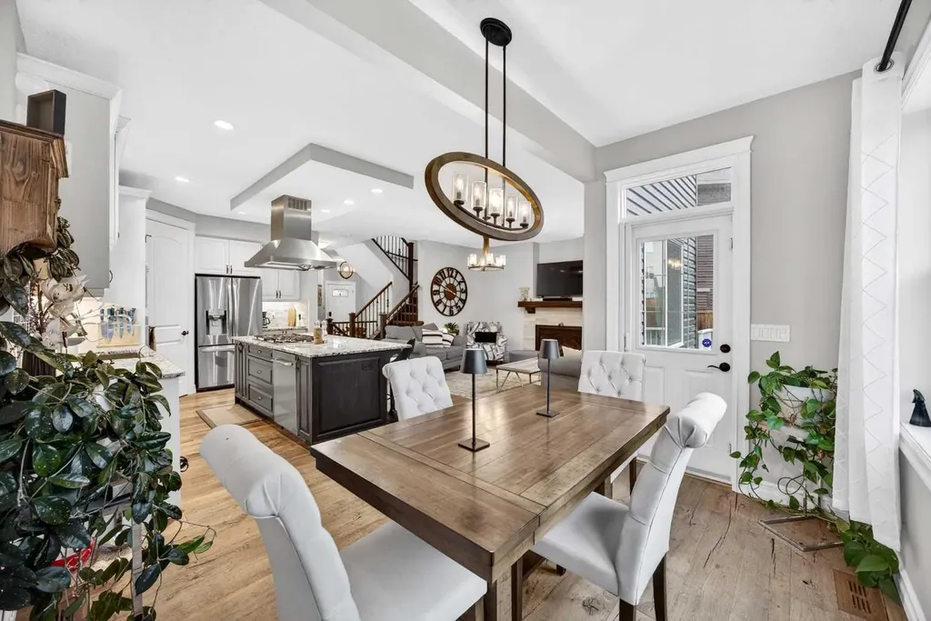 39 Nolanfield Crescent NW Calgary AB T3R 0L7