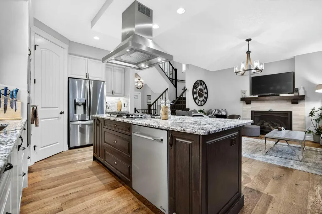 39 Nolanfield Crescent NW Calgary AB T3R 0L7