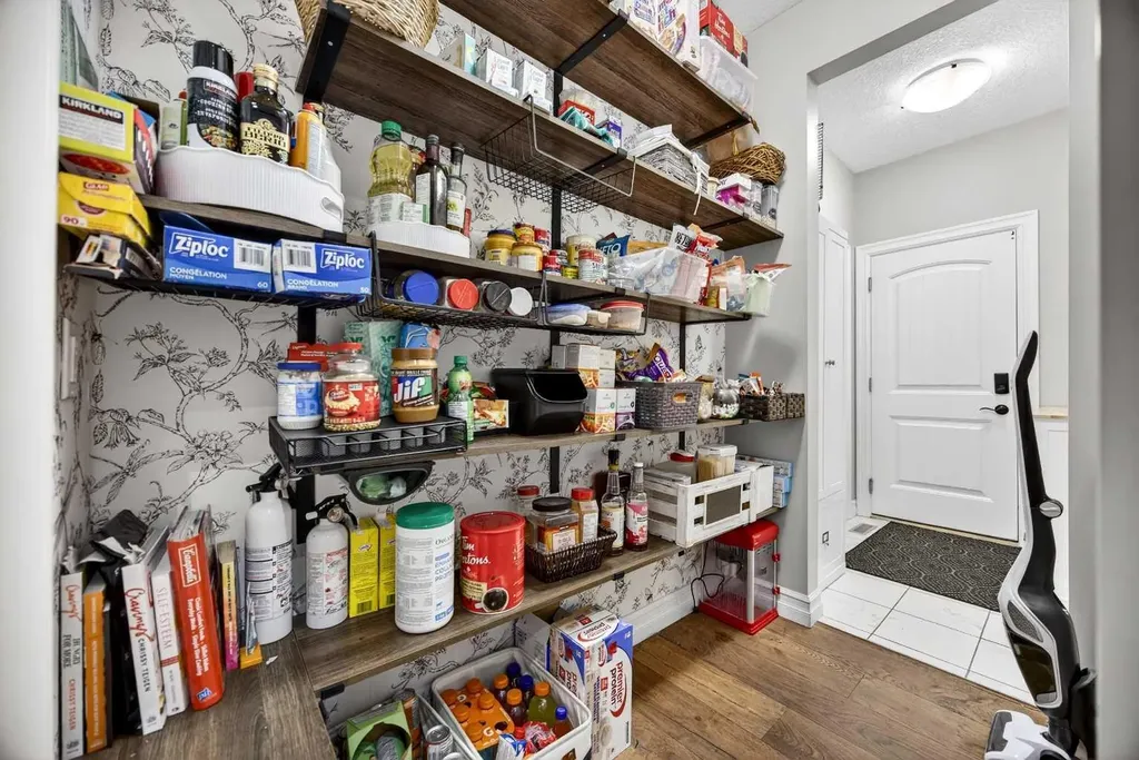 39 Nolanfield Crescent NW Calgary AB T3R 0L7