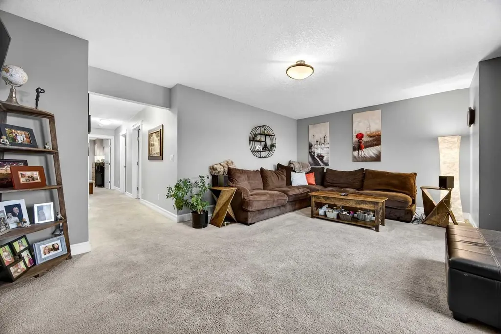 39 Nolanfield Crescent NW Calgary AB T3R 0L7