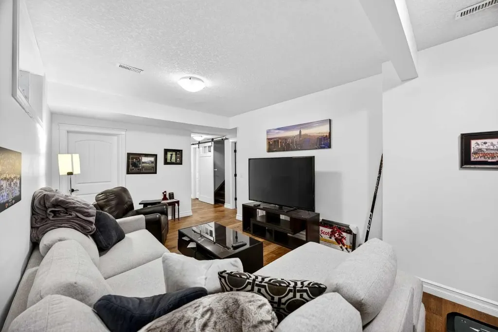 39 Nolanfield Crescent NW Calgary AB T3R 0L7