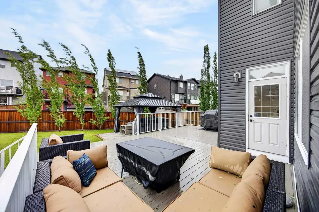 39 Nolanfield Crescent NW Calgary AB T3R 0L7