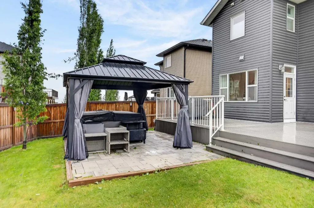 39 Nolanfield Crescent NW Calgary AB T3R 0L7