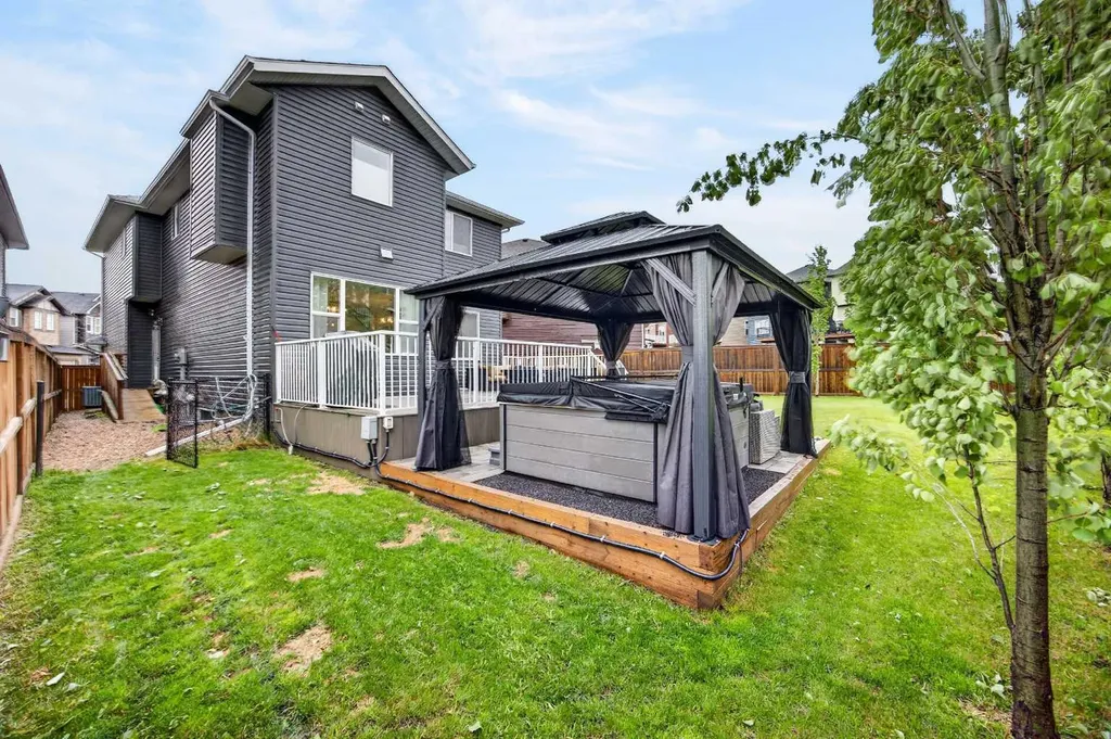 39 Nolanfield Crescent NW Calgary AB T3R 0L7
