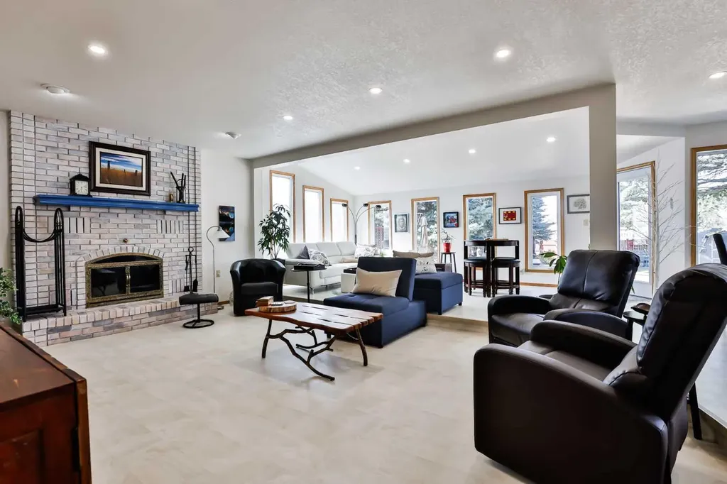 2857 6 Avenue S Lethbridge AB T1G 1E6