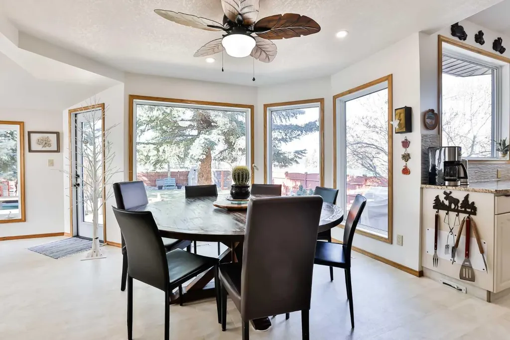 2857 6 Avenue S Lethbridge AB T1G 1E6