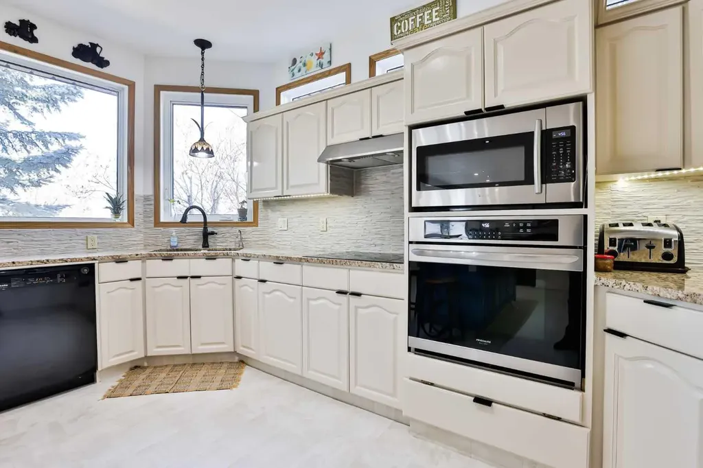 2857 6 Avenue S Lethbridge AB T1G 1E6
