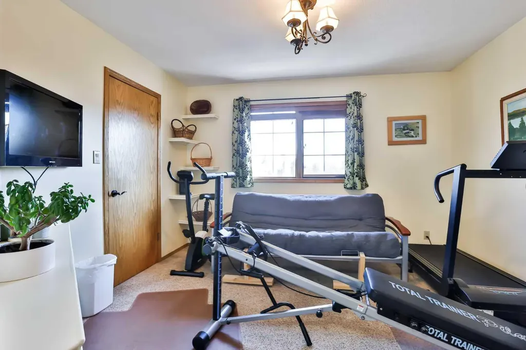 2857 6 Avenue S Lethbridge AB T1G 1E6