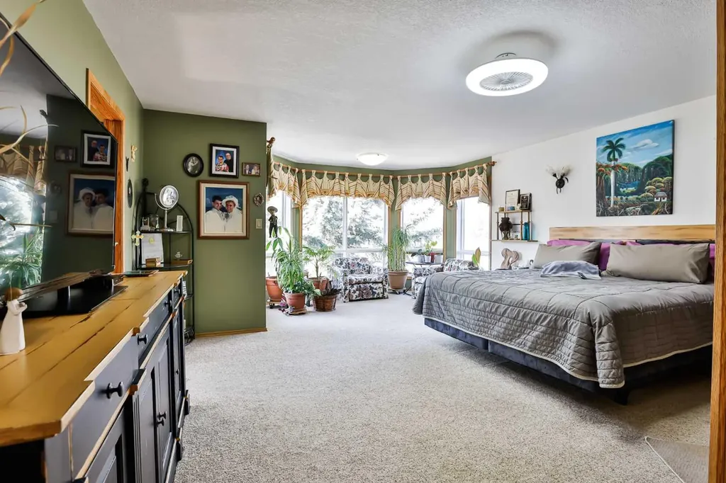 2857 6 Avenue S Lethbridge AB T1G 1E6