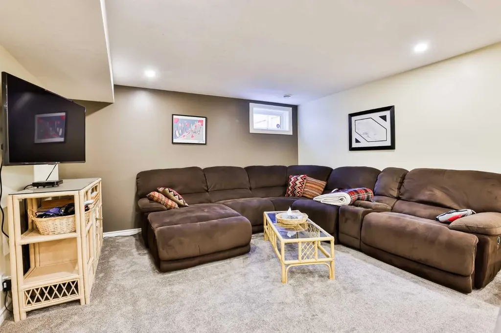 2857 6 Avenue S Lethbridge AB T1G 1E6