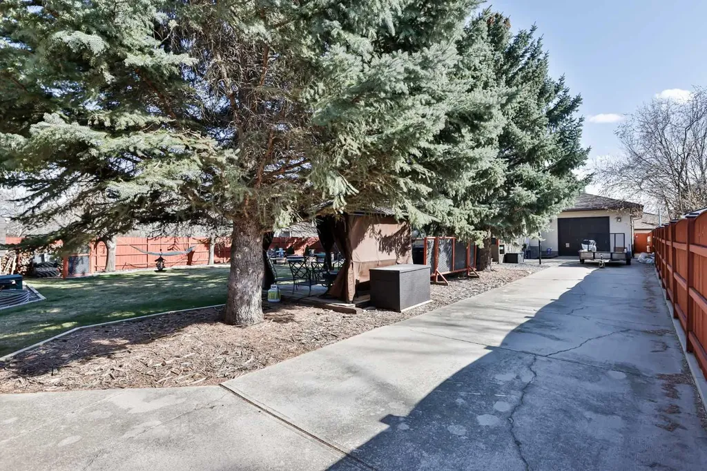 2857 6 Avenue S Lethbridge AB T1G 1E6