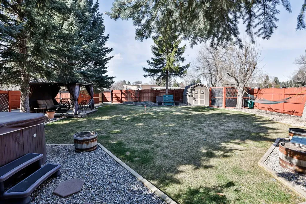 2857 6 Avenue S Lethbridge AB T1G 1E6