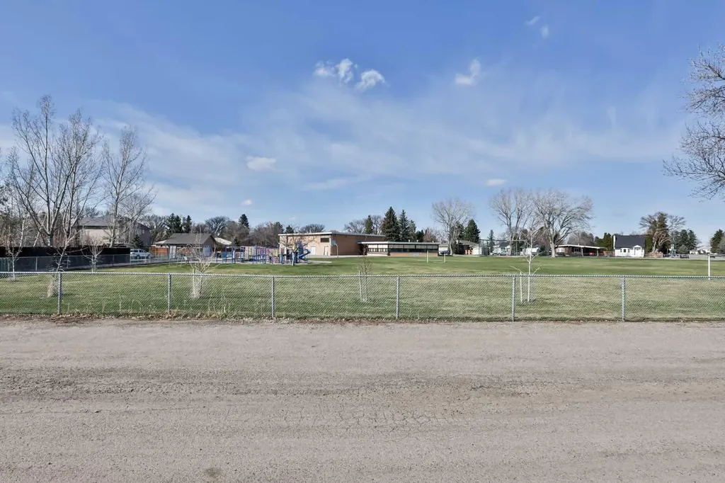 2857 6 Avenue S Lethbridge AB T1G 1E6
